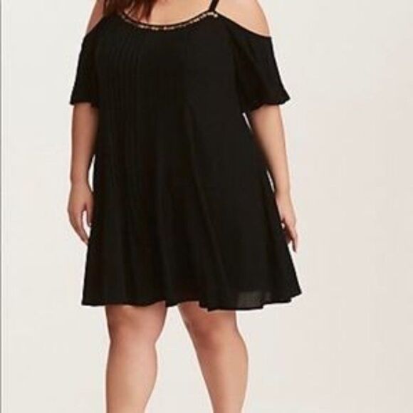 Torrid Black Cold Shoulder Gauzy Pleated A-Line Knee Length Dress‎ Sz 2 - Picture 9 of 9